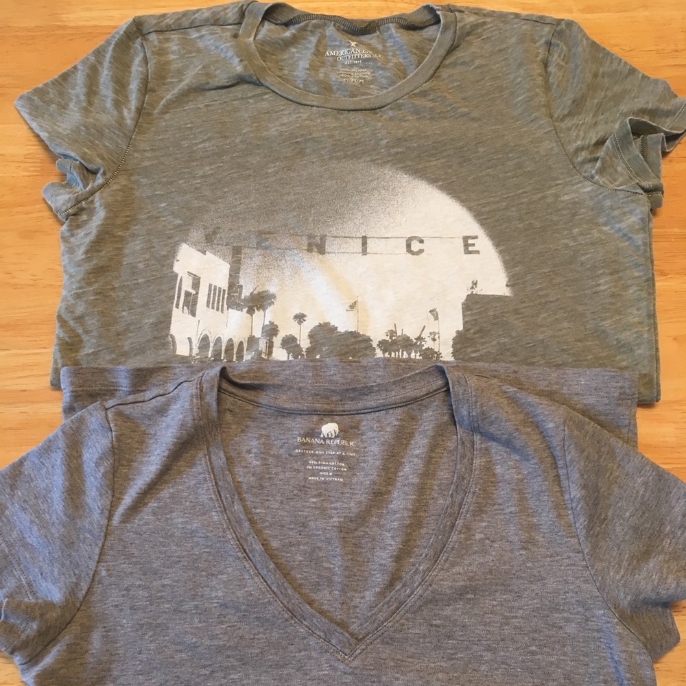Lot of TWO t-shirts, size M. Banana Republic & AE